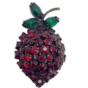 Warner Red Rhinestone Strawberry Brooch Fruit Pin Japanned Green Vintage 1960s